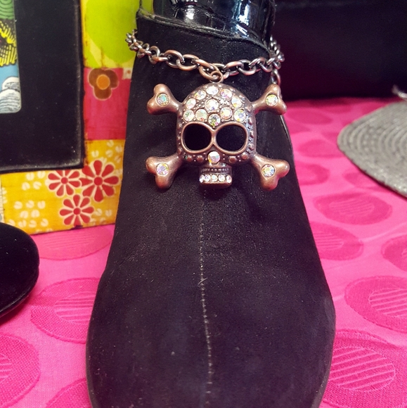 Rhinestone Studded Skull Boot Jewelry - Picture 7 of 10